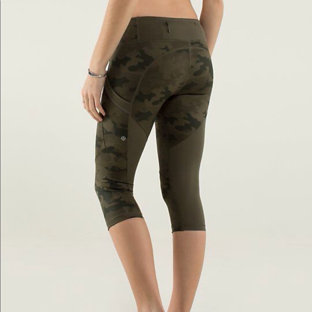 Lululemon camo mod moves crop size 10